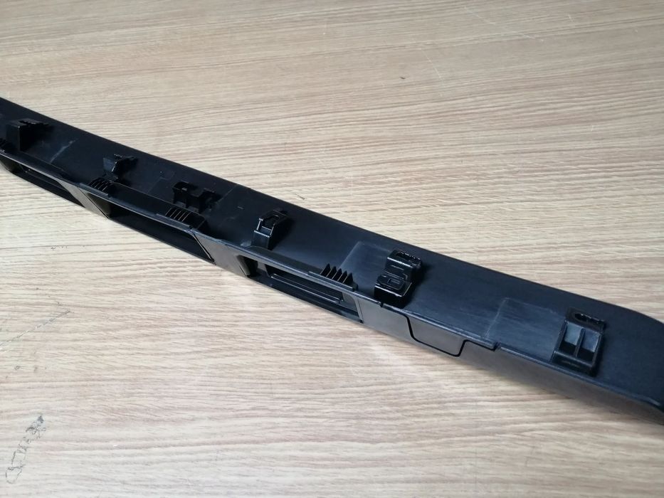 Pega /Friso da tampa da mala do Nissan Qashqai J10 NOVO