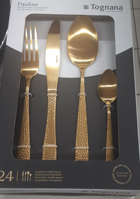 Красивый фирменный набор столовых предметов