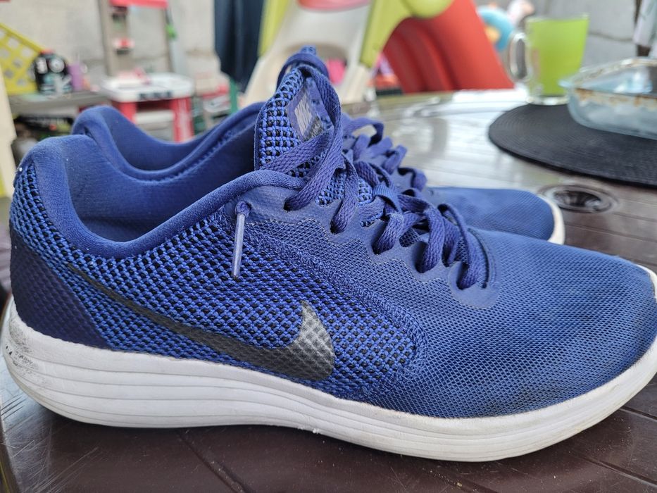 Nike ЛІТО вентиляція revolution 3