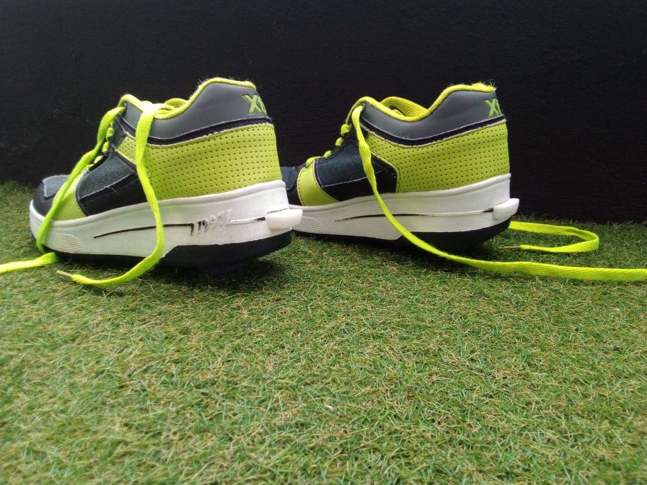 VENDA URGENTE Sapatilhas XTI Com Rodinhas Movíveis, Número 36