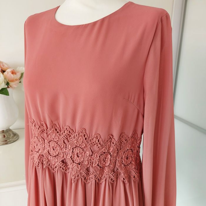 Sukienka morelowa  Glamorous