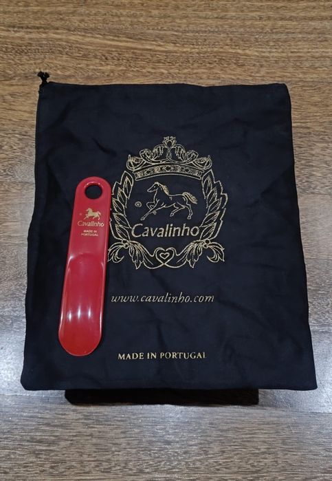 Sapatos da cavalinho novos