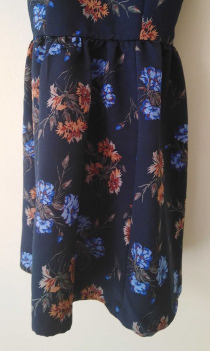 ZARA sukienka rozkloszowana granatowa kwiaty rozmiar M.