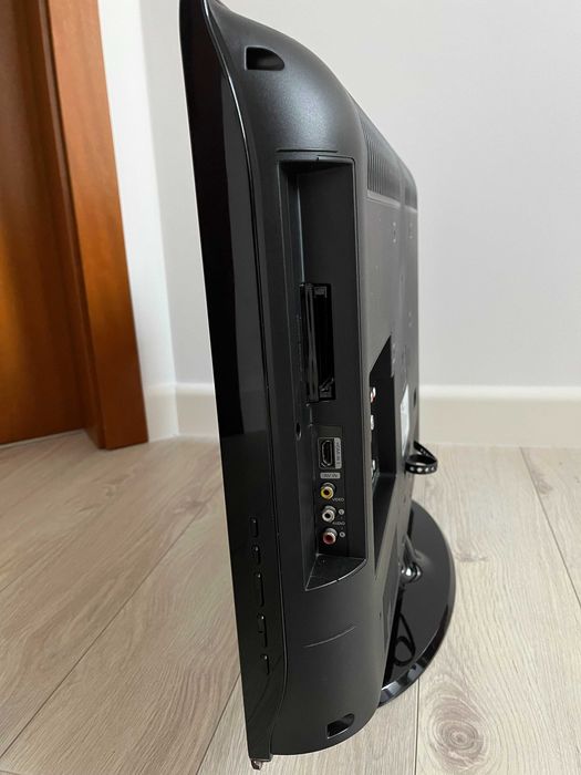 telewizor Samsung 26 cali - LE26B450C4W - stan idealny