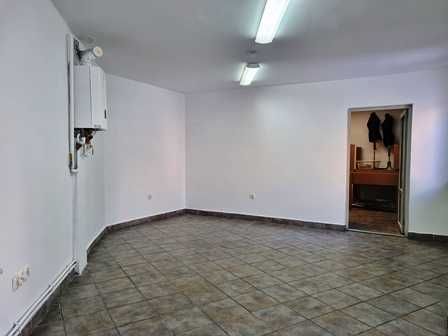 Do wynajęcia lokal handlowo - usługowy obok Rynku Maślanego