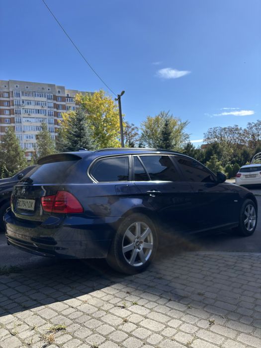 BMW e91 2010 2.0d