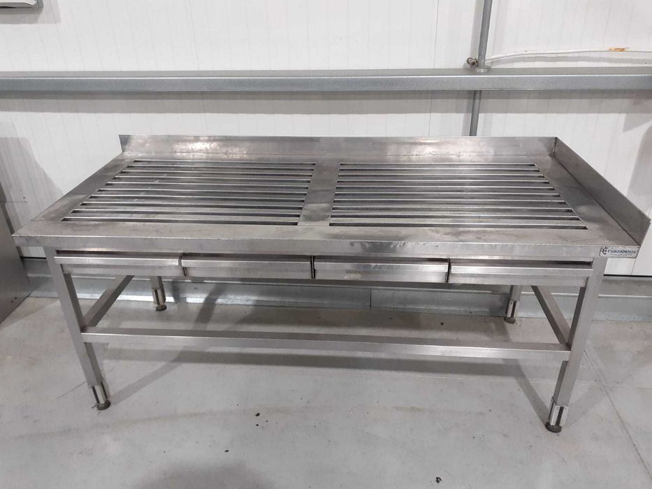 Mesa de Inox com grade para escorrer/secar produtos