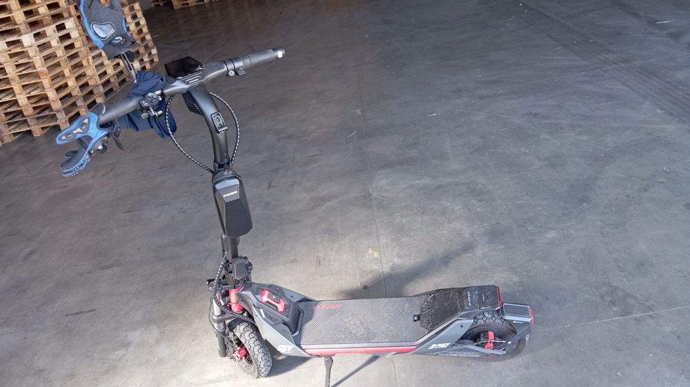 Trotinete zt3 pro como nova aceito trocar por motas