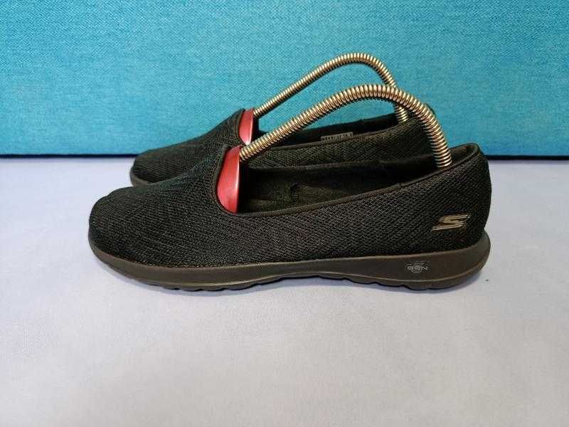 Жіночі сліпони Skechers goga mat у новому стані розмір 37/24 см