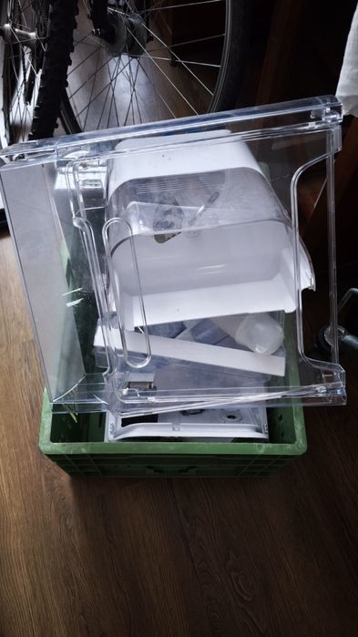 Samsung RS7687FHCSL side by side czesci wnetrza polki