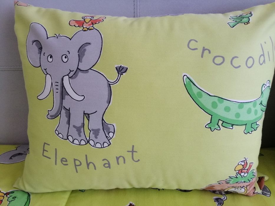 Edredão de cama e 3 almofadas