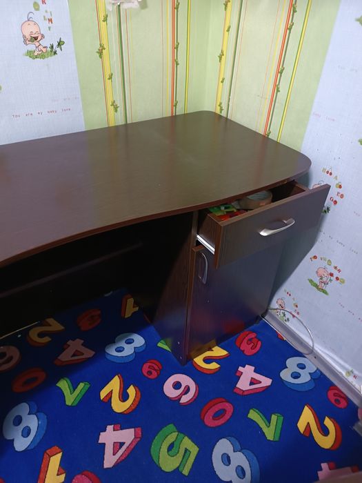 Стіл офісний з тумбою