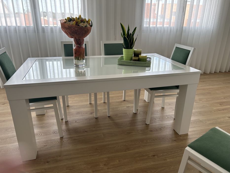 Mesa jantar c vidro e mad lacada a branco mate + 6 cadeiras