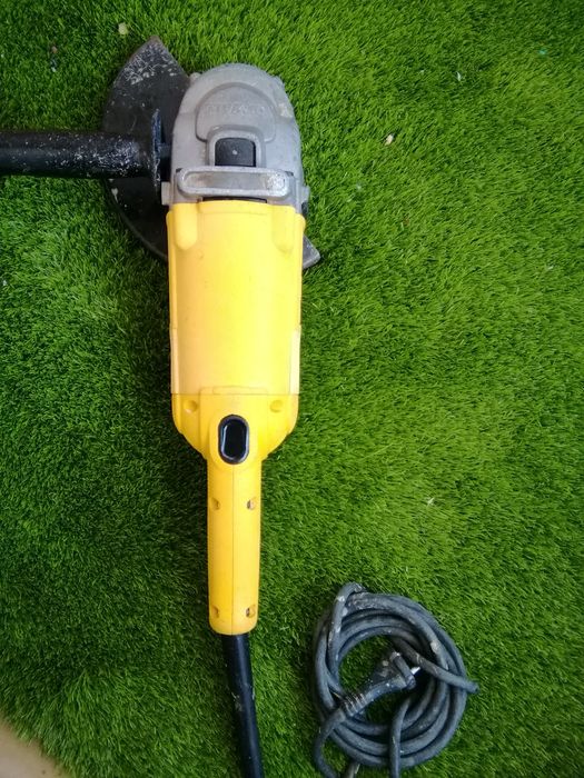 Retificadora DEWALT 230