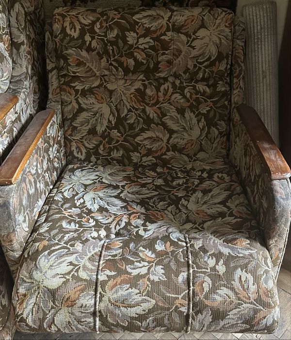 Диван розкладний + 2 крісла