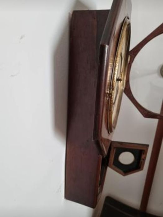 Relógio de parede centenário