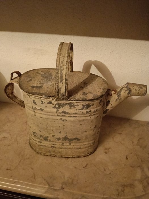 Regador com tampa vintage