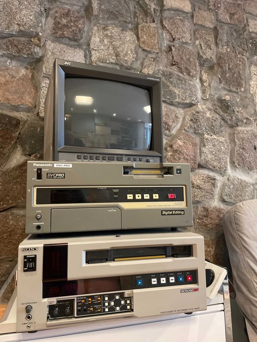 Betacam SP, DVC Pro, Player, Recorder. Monitor bańka.