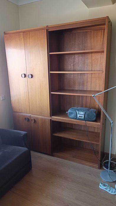 Móvel de sala de estar com prateleiras