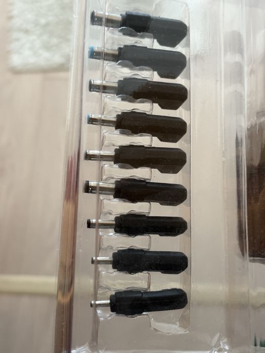 2HIX Smart Universal Adapter / Adaptador universal computador Portátil