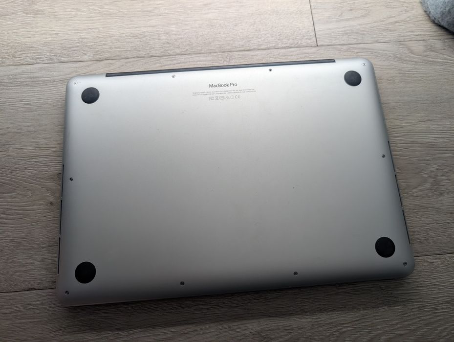 Apple MacBook Pro 13 2015 i5/8/256gb Retina 327 циклів
