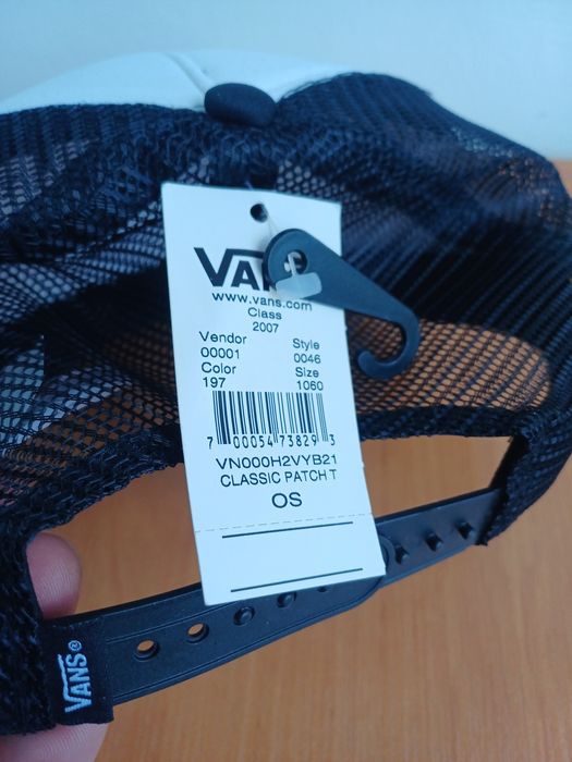 Кепка с сеткой VANS оригинал пол цены