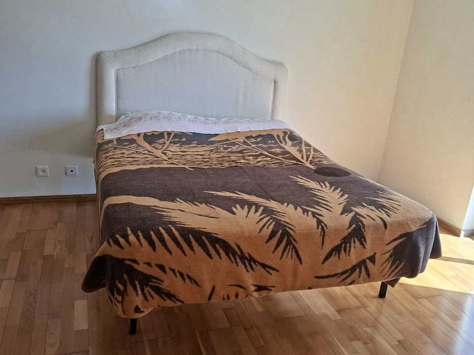 Cama de casal com cabeceira