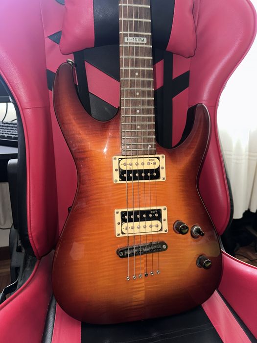 Guitarra ESP LTD NOVA com suporte