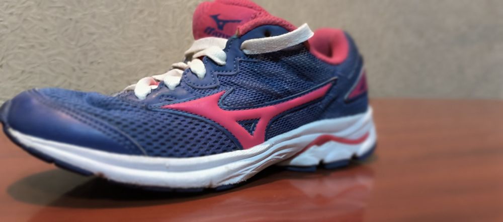 Спортивні кросівки Mizuno 35 розмір