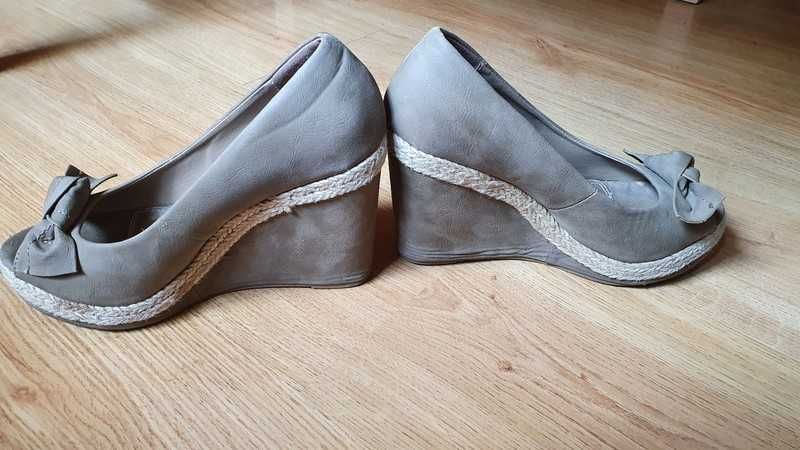 Oliwkowe koturny piękne koturny khaki lato wiosna hit