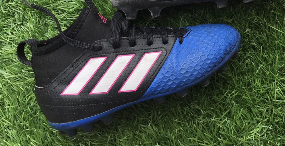 Chuteiras Adidas ACE AG 17.3,piso sinte. /relva artificial n33,c/ meia