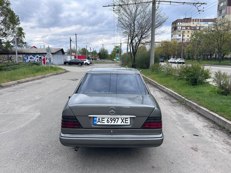Mercedes-Benz W124 300e