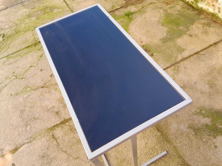 Mesa de vidro com pés