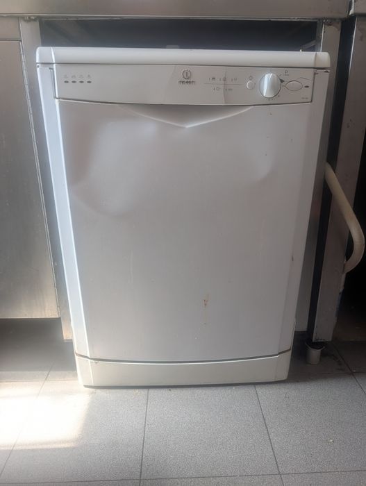 Máquina de lavar loiça Indesit (Para peças ou reparação) - Alcabideche