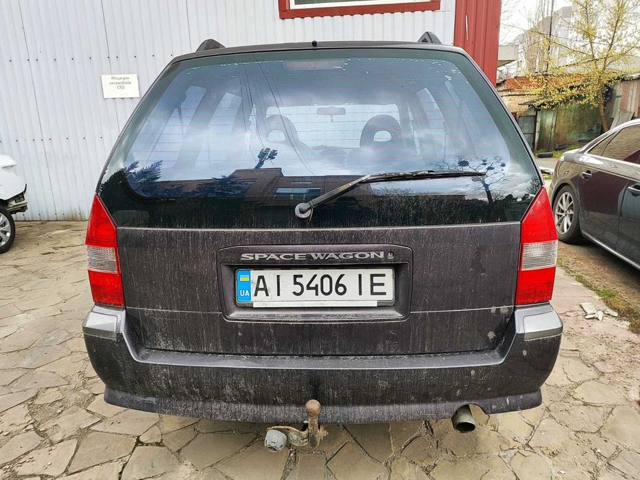 Mitsubishi space wagon