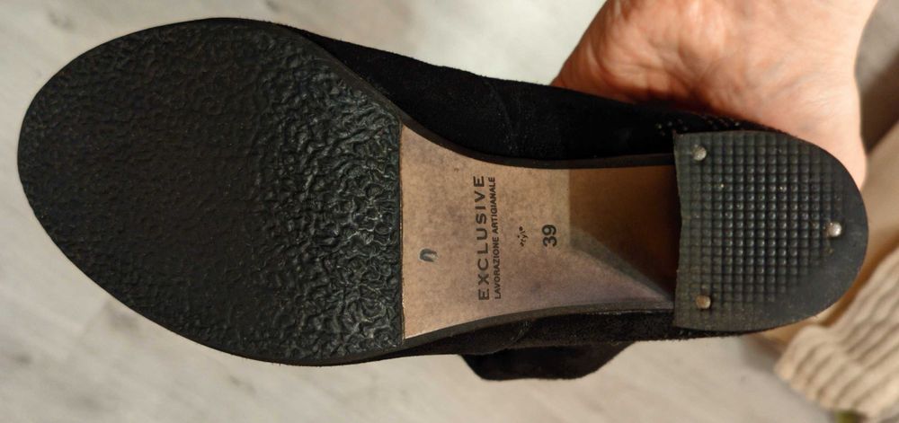 Жіночі чорні замшеві чоботи 39р.