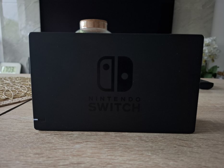 Nintendo Switch V2 – pełny zestaw, dobry stan
