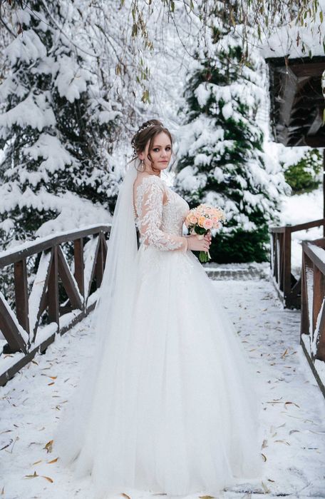 Продам весільну сукню