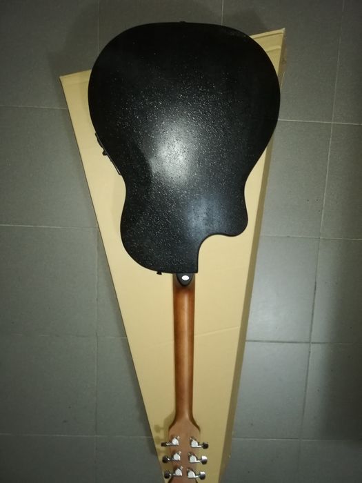 Guitarra tipo ovation