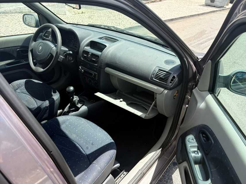 Renault Clio II 1.2 16V (2003) - Fumo no Motor (Recuperação/Peças)