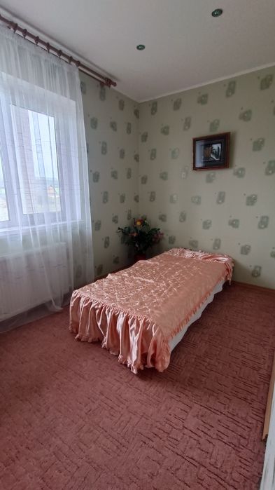 Продаж будинку з ремонтом та меблями з ділянкою 10 соток , м. Кам'янка