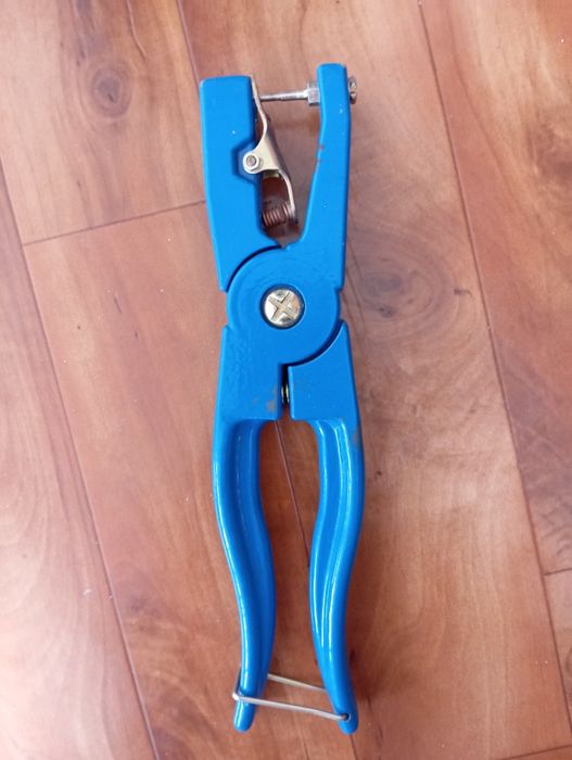 Kolczykownica dla bydła