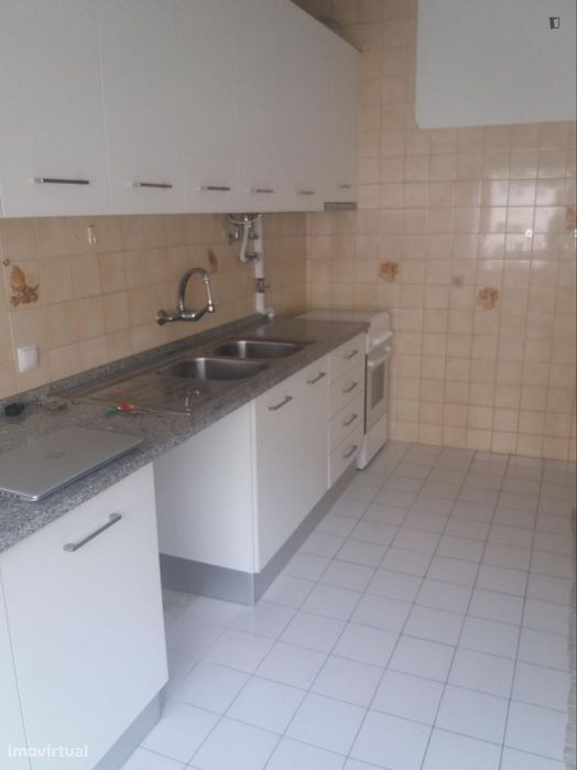 Quarto - localizado em Amadora Lisbon