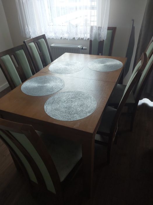 Stół plus 6 krzesel