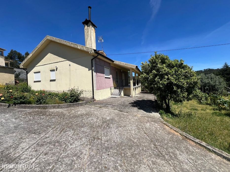 Detached T3 House for Sale in Mundão, Viseu