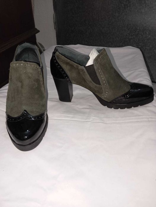 Botas com promenor preto - Nunca usadas