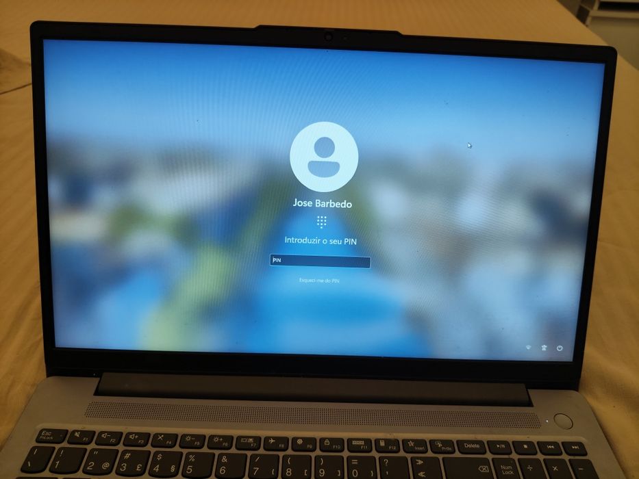 Lenovo IdeaPad Slim 3 15IRH8