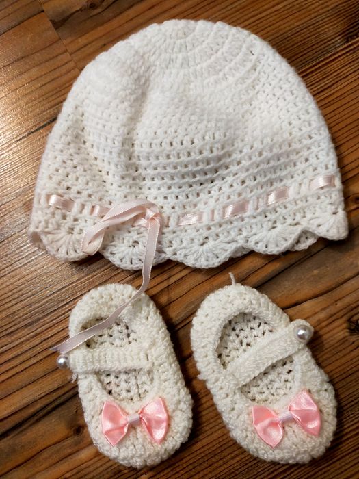 Ręcznie robiony hand made komplet szydelkowy czapka buty sesja chrzest