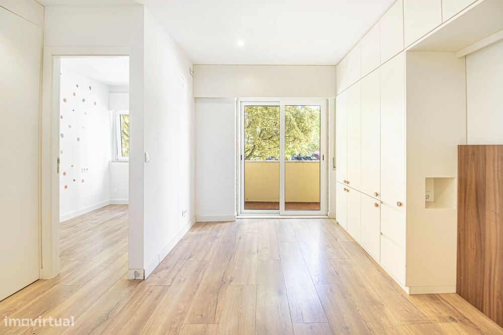 Apartamento T3+1 em Carnaxide