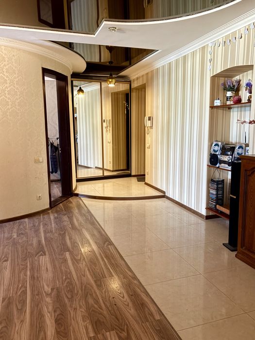 Продається 3х кімнатна квартра 105м2, вул. Дружби Народів 228а